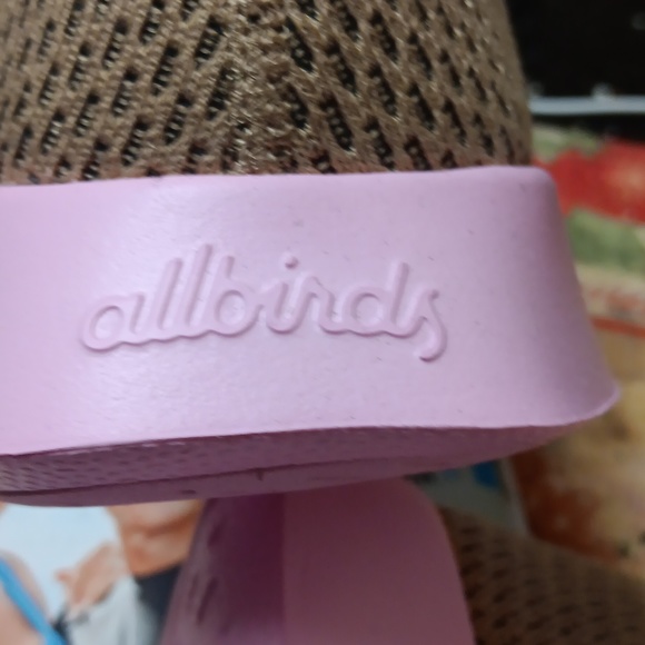 All birds slip on sneaker 10.5 wide. - Picture 4 of 4